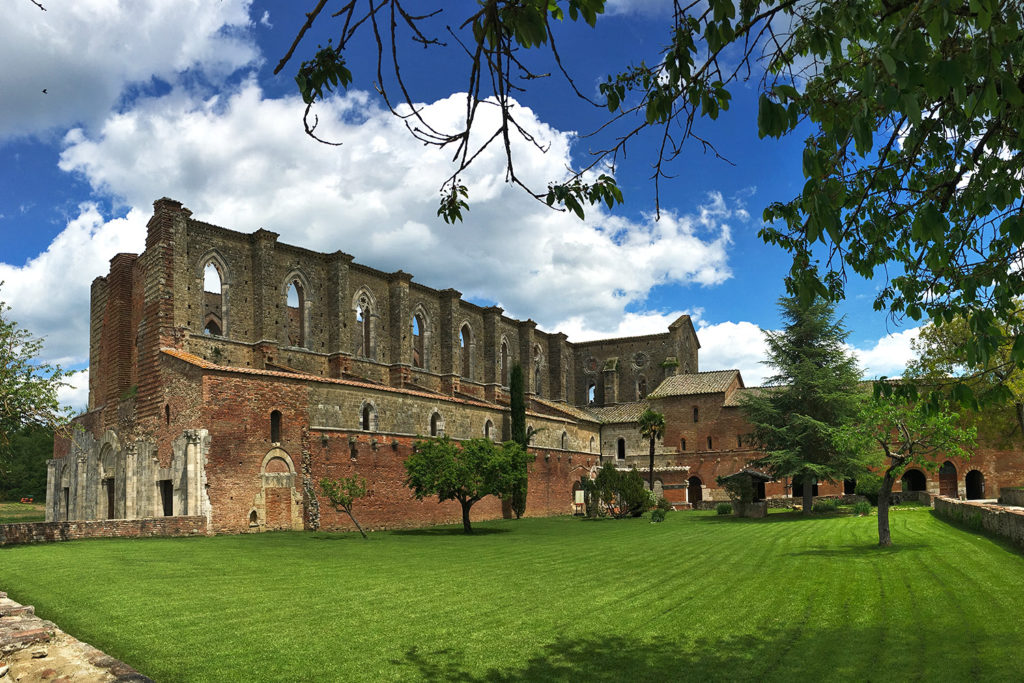 San Galgano elhagyott kolostorja